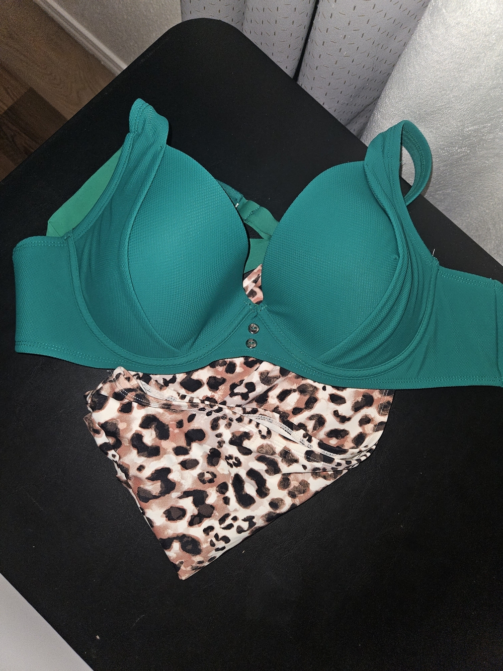 Time and Tru Swimsuit : 👙🩱 Green  Top And Leopard Print Bottoms [Never Worn]